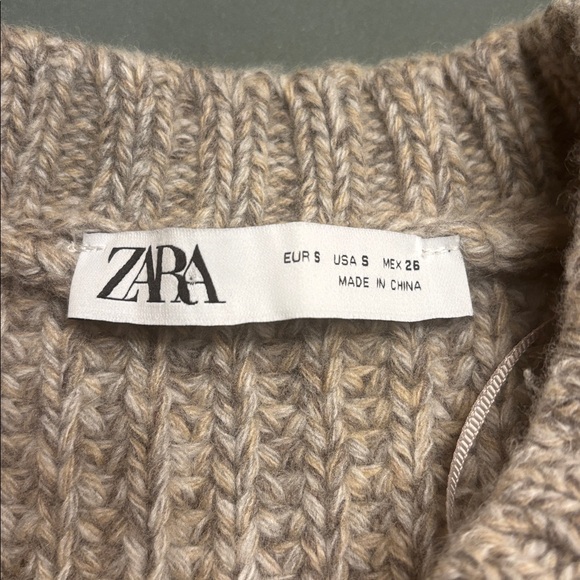 Zara Chunky Knit Round Neck Utility Pocket
Beige Marl Gray Sweater Vest Size S - Picture 13 of 15